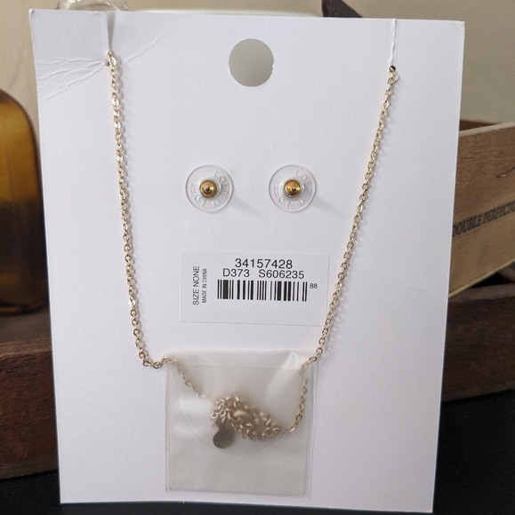 LOFT Earring and Necklace Set - Picture 5 of 8